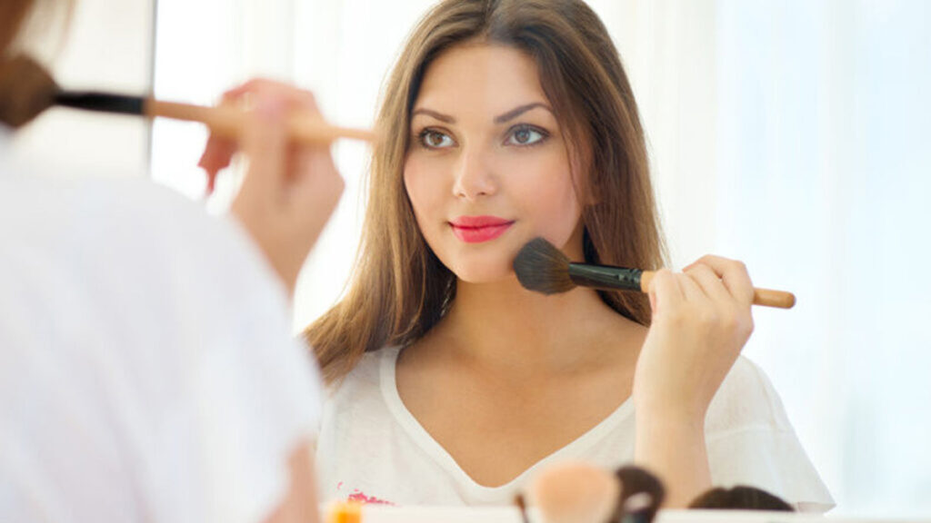 Kleverig Dusver goud Welke make-up producten gebruik je voor een stralende look? - Oudersenzo